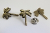 0201/14/354/24/584 - Zierteil, Pin, Metall, Gr. ca. 24 mm lang, helles altmessing glänzend