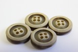 1201/03/946/32/388 - Ureaknopf, 4-Loch, Gr. 20 mm (32"), braun/ beige